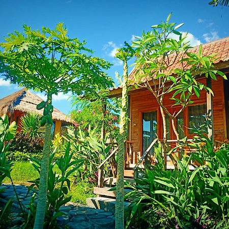 Umah Kayu 2-Menjangan Homestay Banyuwedang Kültér fotó